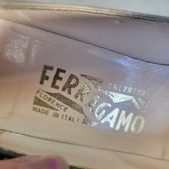 VTG Ferragamo Tan Almond Toe Pumps with bowtie - Picture 3 of 12